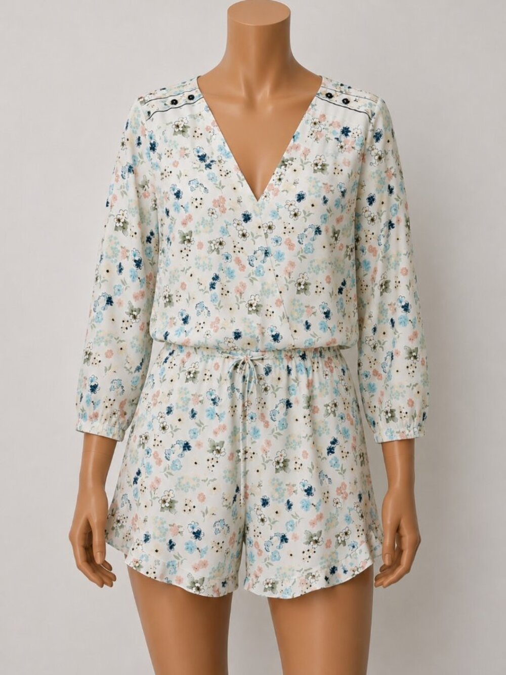 Kaari Blue Floral Resort wear Jumpsuit Women's Size large 3/4 Sleeve Tie Waist.